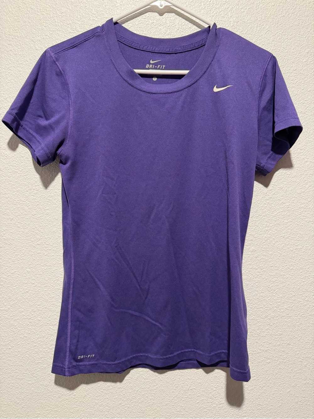 Nike Dri-FIT Women's Purple S Crew Neck Athletic Fit Training T-Shirt